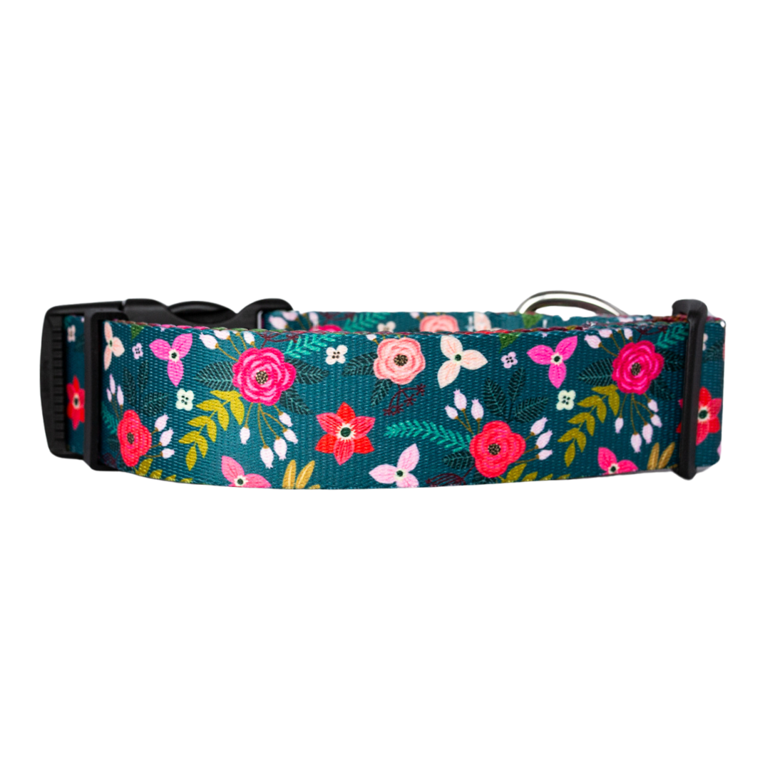 Adjustable floral dog collar for fall and winter